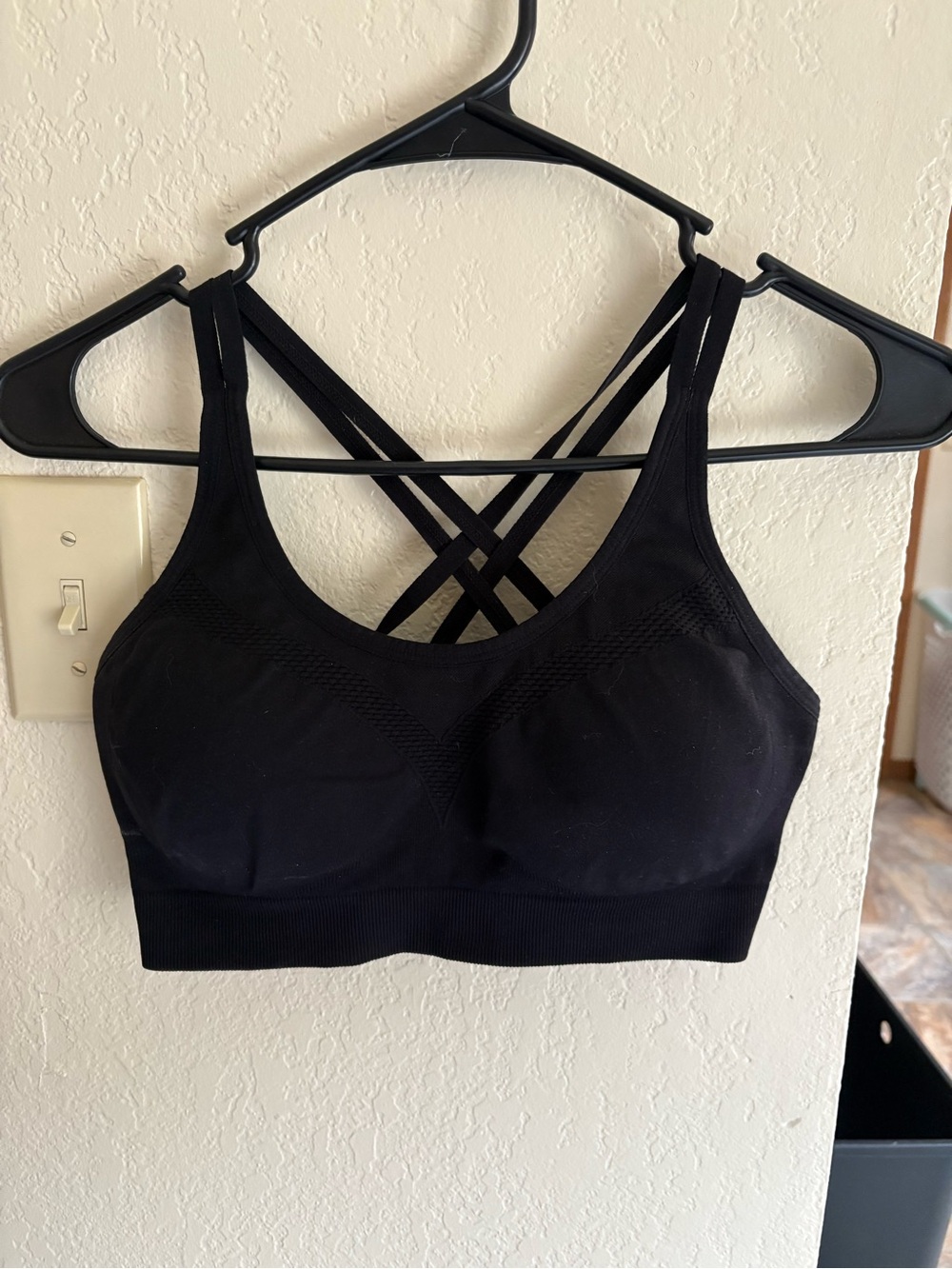 Seamless Strappy Black Sports Bra